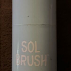 Sol Brush Mineral Powder Sunscreen SPF 50. Small ding on top